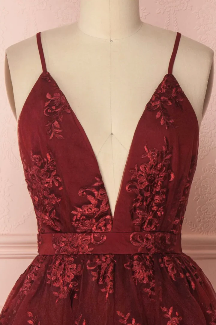 Burgundy V-Neck Lace Short Backless Homecoming Dress N375