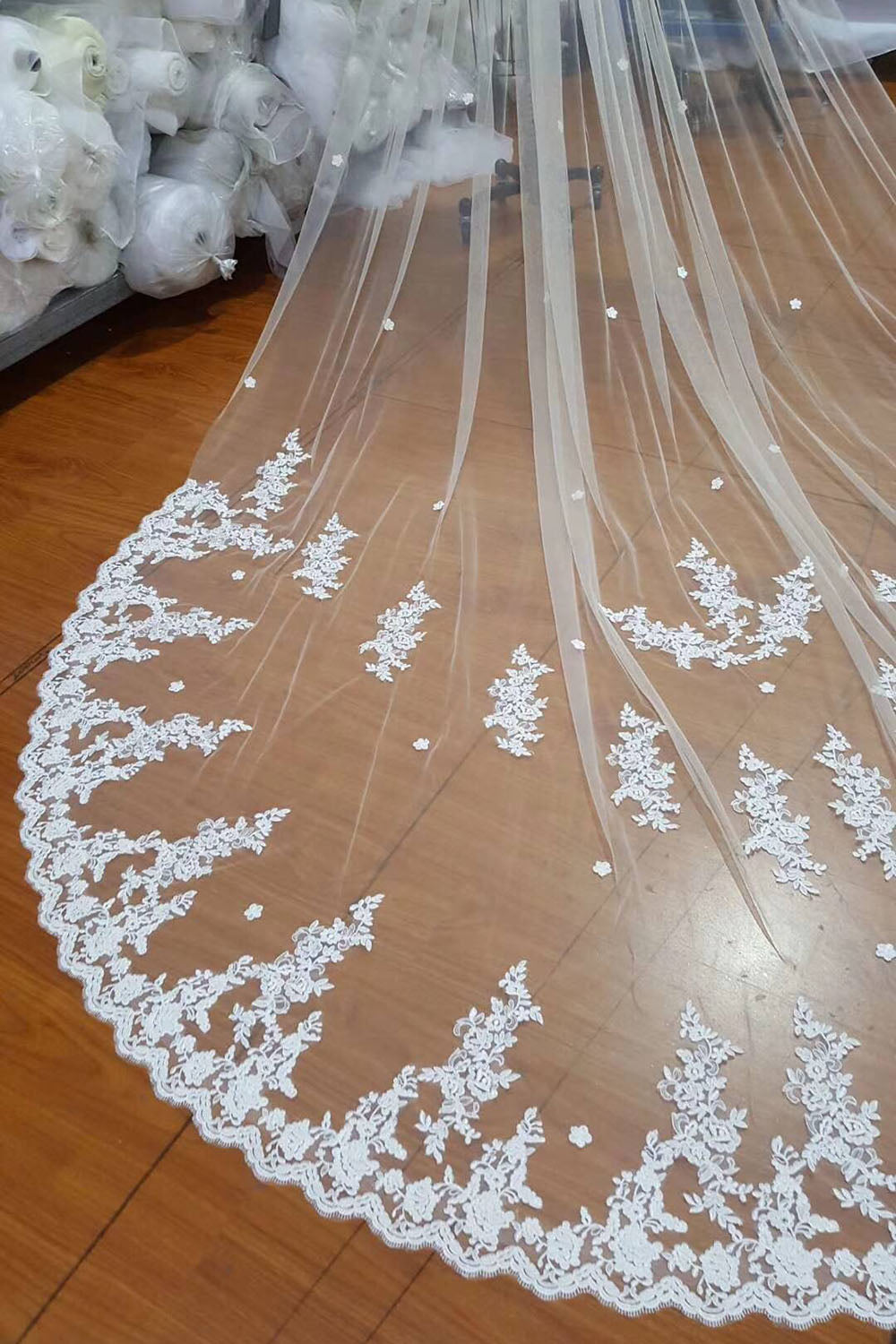 Ivory Lace Appliqued Cathedral Length Tulle Wedding Veil Bridal Veil V032