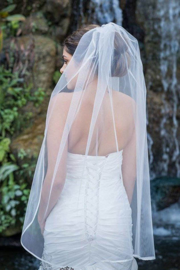 1 Tier Fingertip Length Wedding Veils with Ribbon Trim Edge V018