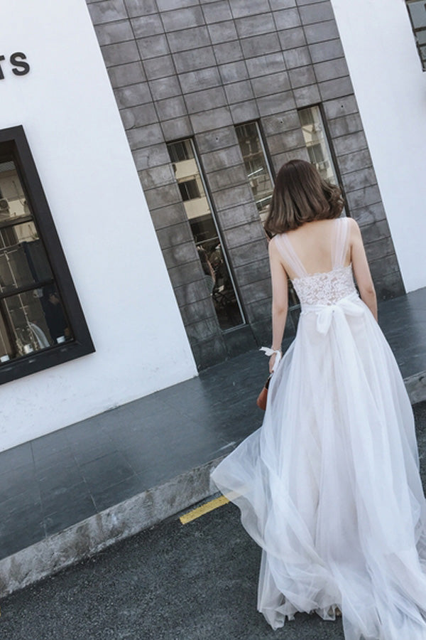 Elegant Lace Appliques Tulle Beach Wedding Gown