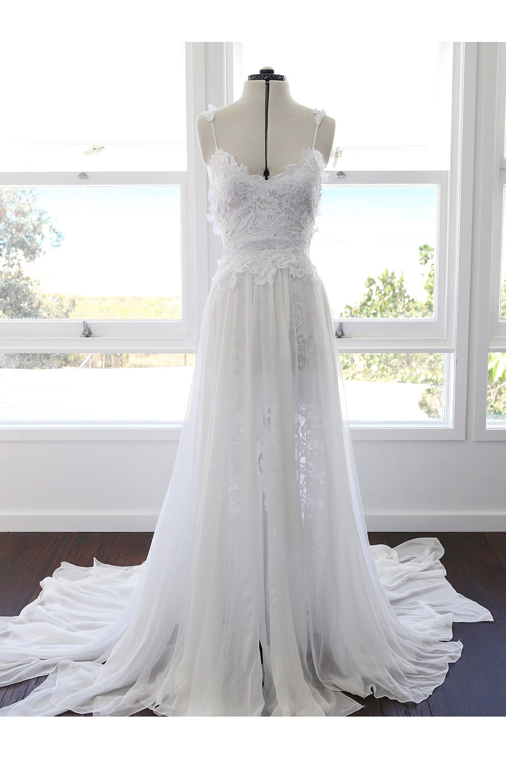 Bohemian Wedding Dresses Spaghetti Straps Long Beach Wedding Gown N959