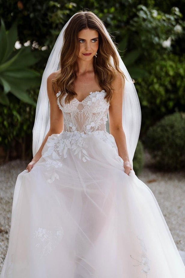 A Line Sweetheart Tulle Wedding Dresses with Appliques N062