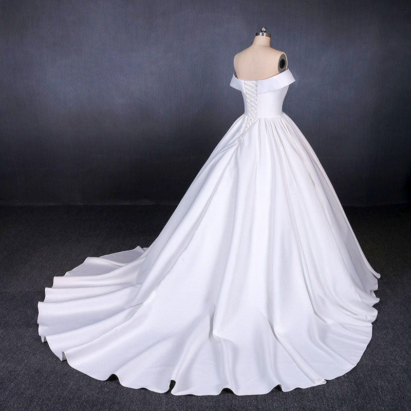 Puffy Off the Shoulder Satin Wedding Dresses Ball Gown Long Bridal Dresses with Long Train N2286