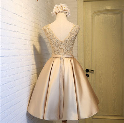 Chic Scoop Applique Satin Ruched Homecoming Dresses